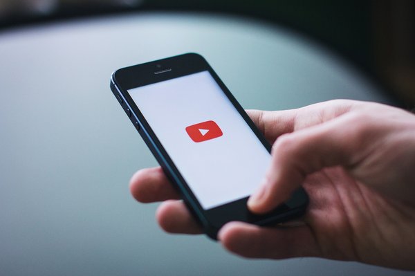 Boostez votre chaîne : stratégies pour devenir populaire sur youtube